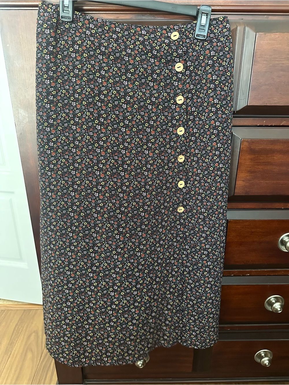 Sky & Sparrow Sz 11 Floral Print Long Skirt. Wooden accent buttons zipper